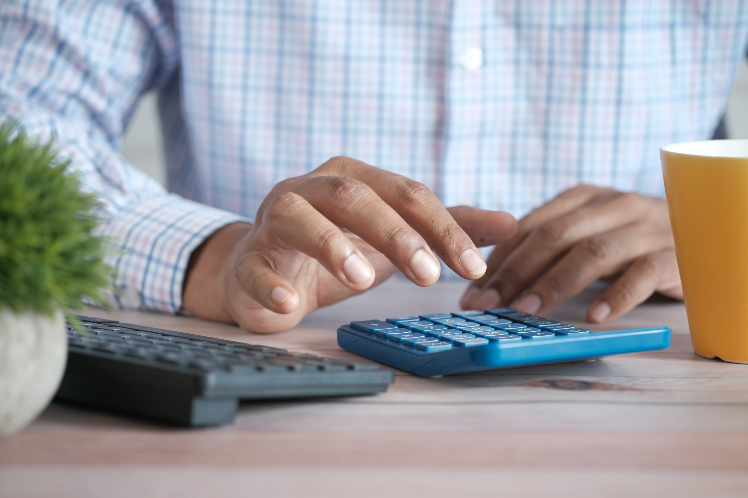 Contractor calculating hourly health and welfare fringe costs against a federal wage determination