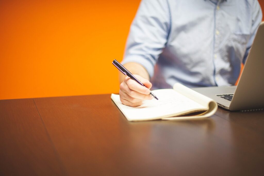 Contractor drafting a written response inside the 14-day comment window